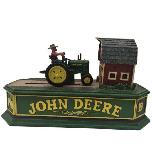 Franklin Mint John Deere Mechanical Coin Bank Tractor Barn