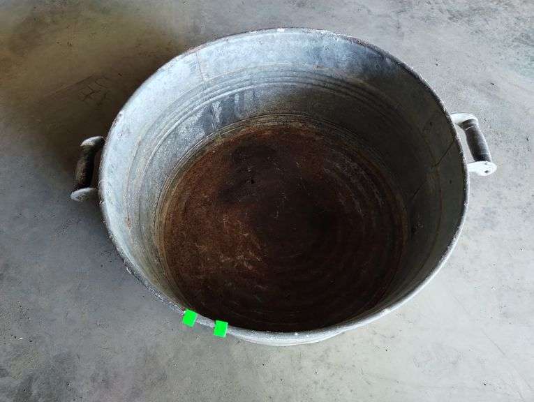 Large Galvanized Metal Tub Wooden Handle Red Stripe