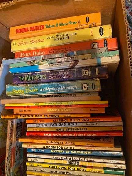 LOT Vintage Young Adult Chapter Books Patty Duke The Munsters