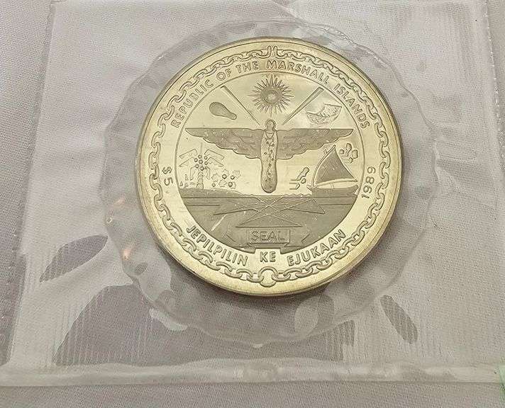 1989 $5 Coin First Man Moon Neil Armstrong Space 1969 Marshall Islands