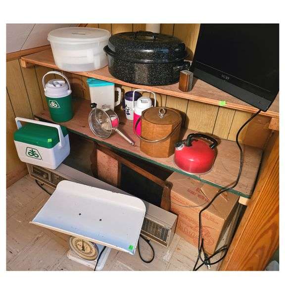 Pickers Lot Pioneer Seed Co Cooler Appliances TV Punch Set