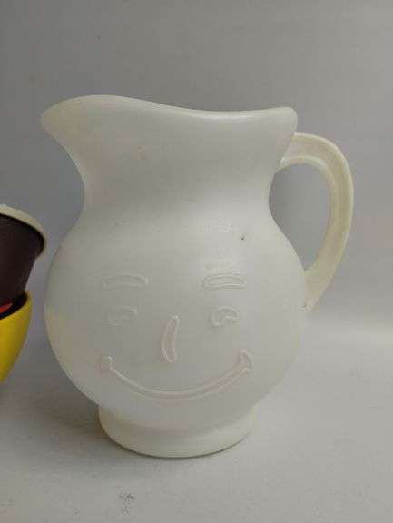 LOT Vintage Kool-aid Man Pitcher & Tupperware