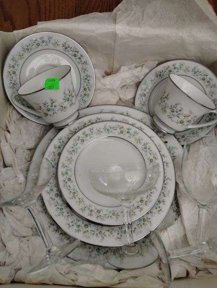 Single Place Setting Noritake Savannah Dishes Floral