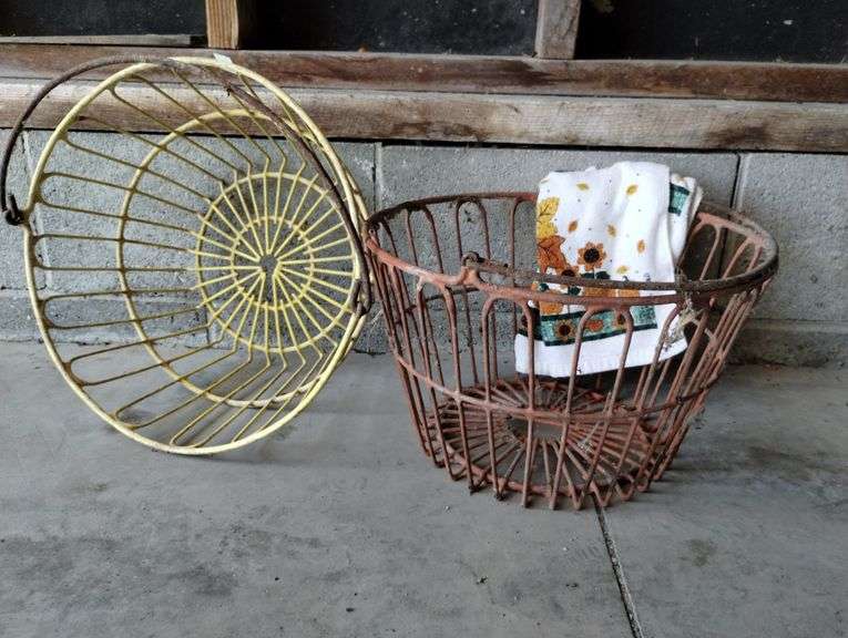 Pair Large Metal Rubber Coated Wire Egg Chicken Baskets w Dishtowel