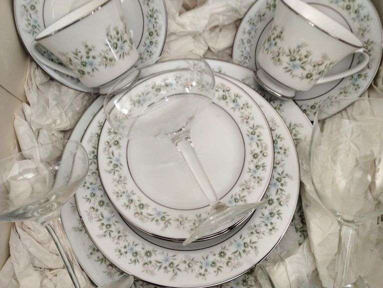 Single Place Setting Noritake Savannah Dishes Floral