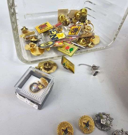 Pickers LOT: Pins Lapel Masonic Christmas Fashion