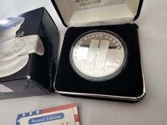 2001 Fine Silver Coin World Trade Center Towers 1 Troy Oz