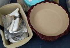 LOT Pampered Chef Kitchen Items Pie Plates