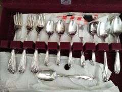 Vintage Flatware 1849 Rogers IS Daffodil Service for 12 + Serving Silverplate
