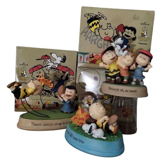 Vintage Peanuts Snoopy Figurines Snowglobe Original Boxes