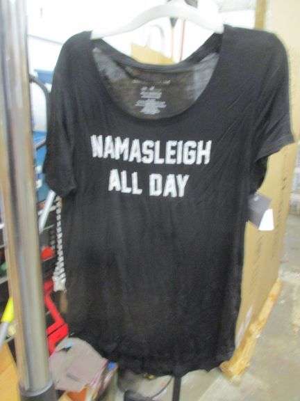 6 Women's t-shirt with the graphic text "NAMASLEIGH ALL DAY" Size M