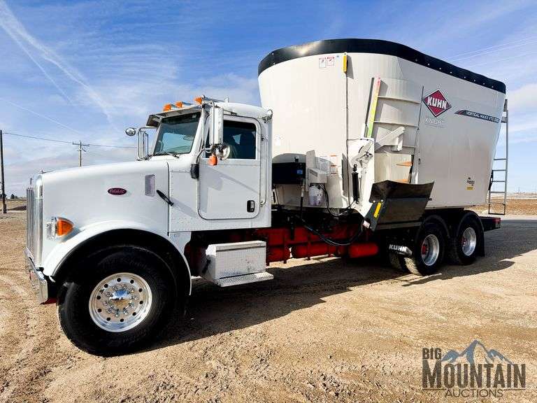 2006 Peterbilt 357 10 Wheel Feed Truck