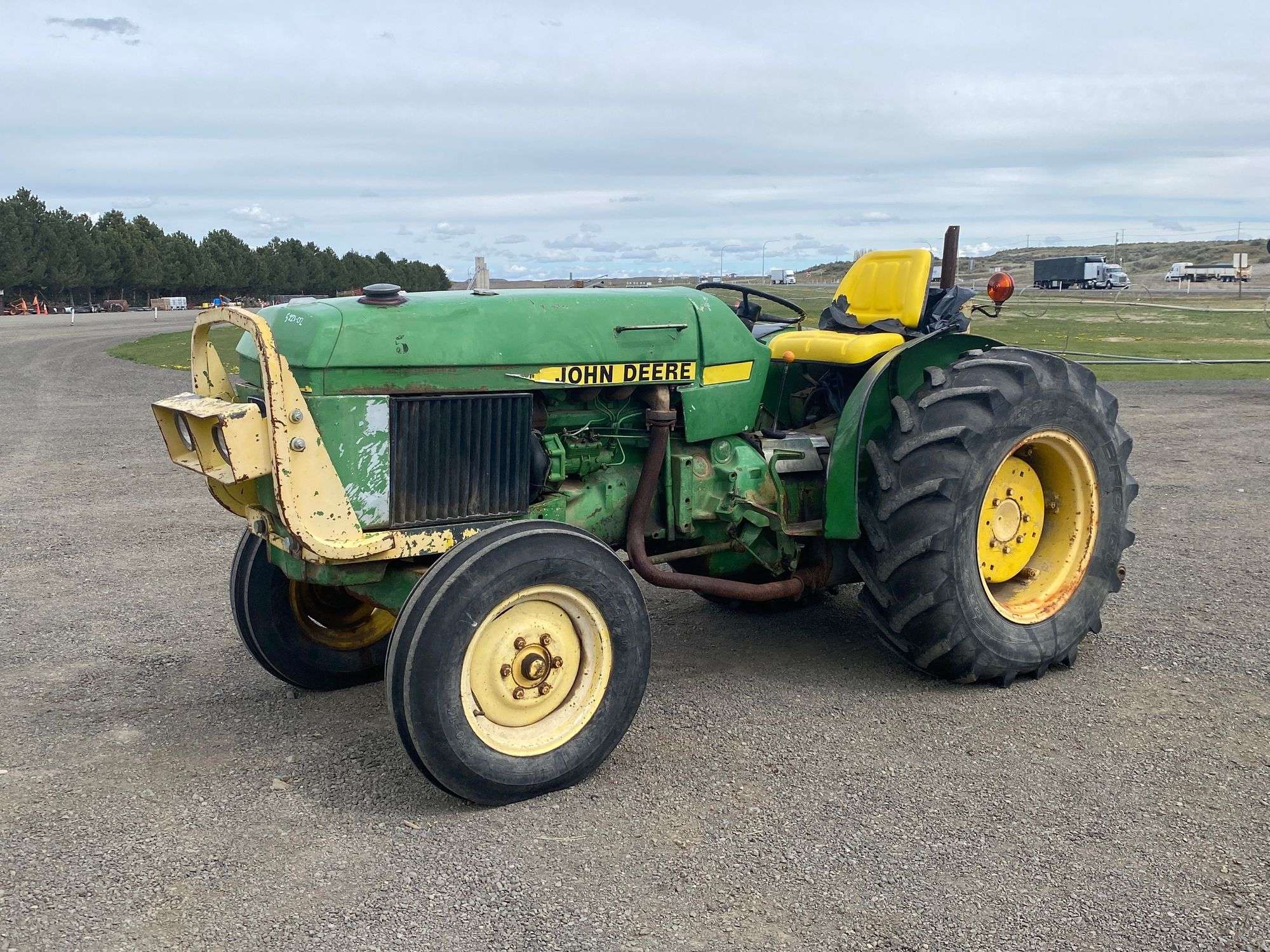 John Deere 2255 Tractor - Booker Auction Company