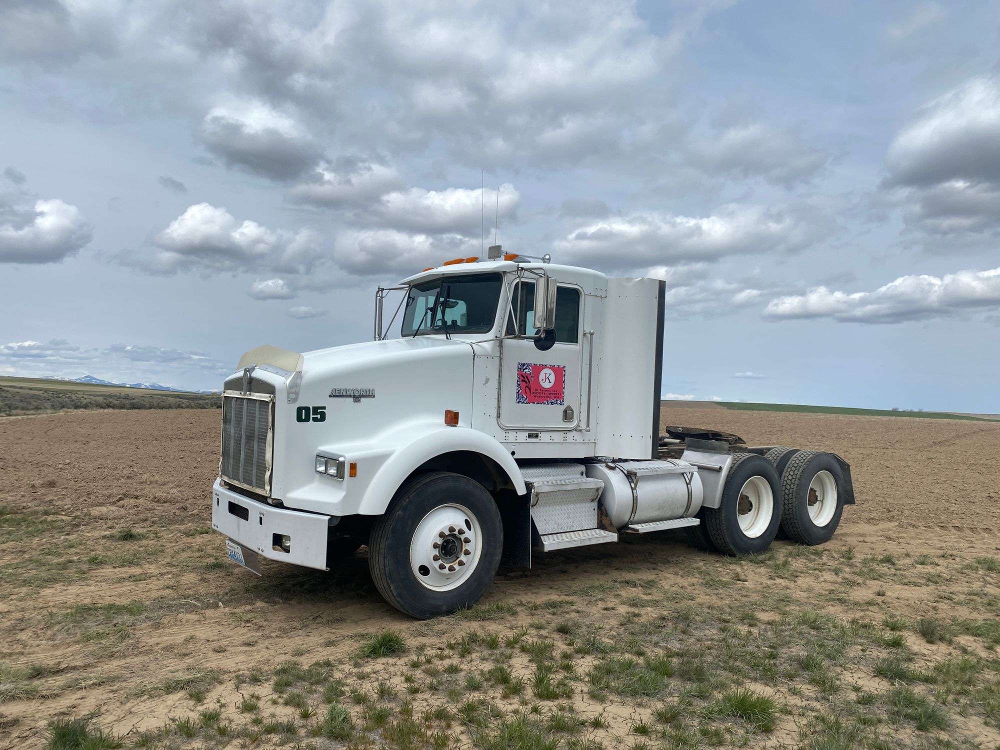 1995 Kenworth T800 Tractor Truck - Booker Auction Company