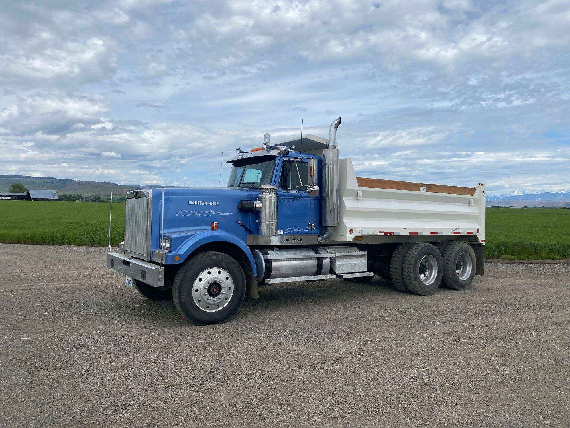 1997 Western Star 4900 Dump Truck - Booker Auction Company