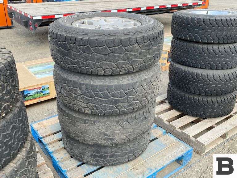 Pathfinder 265/70R17 Tires & Rims - Booker Auction Company