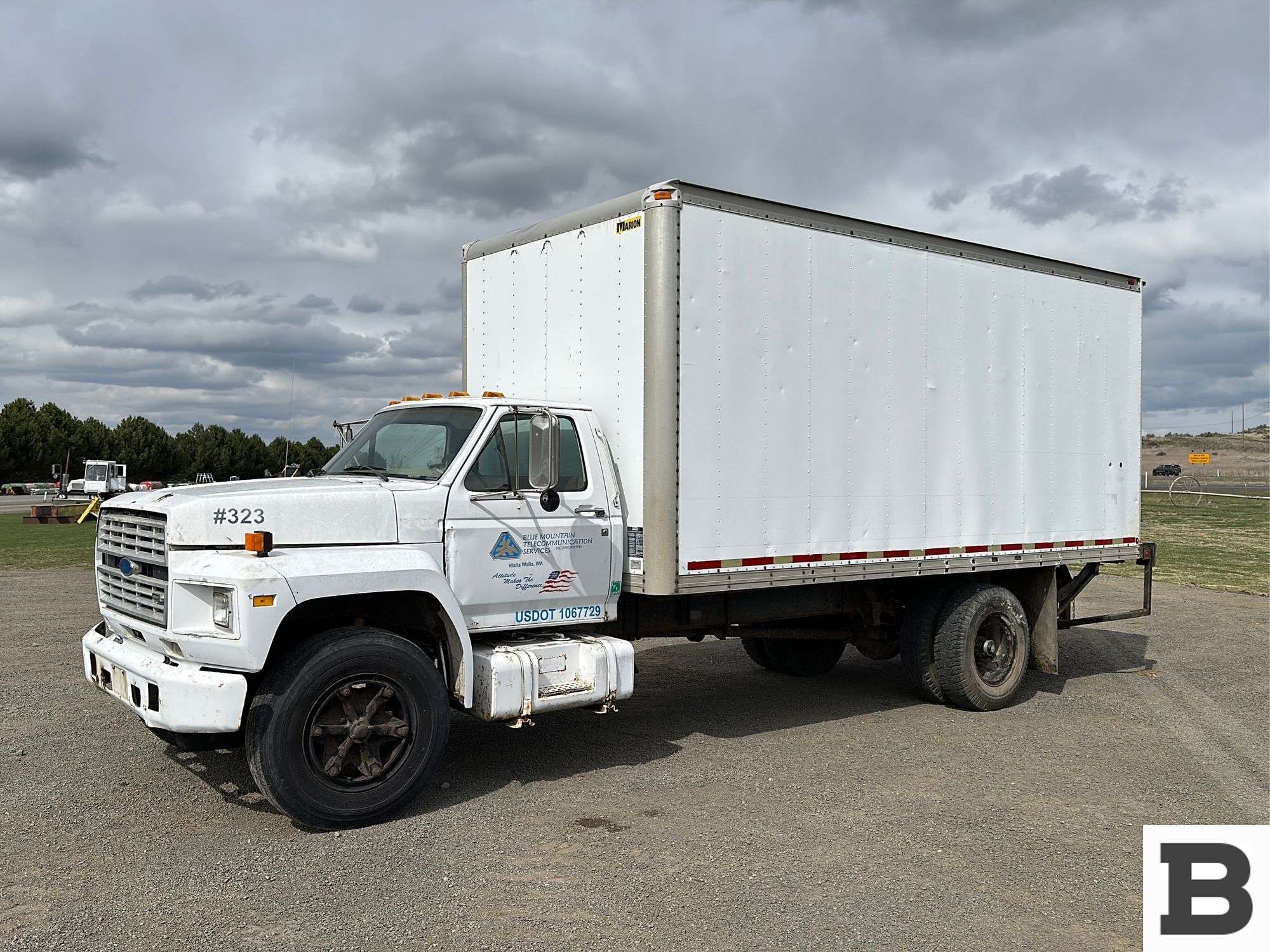 1988 Ford F700 Box Truck - Booker Auction Company