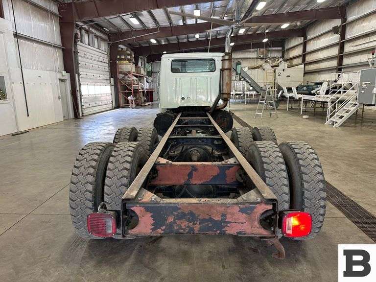 1990 International 8100 Cab & Chassis Truck