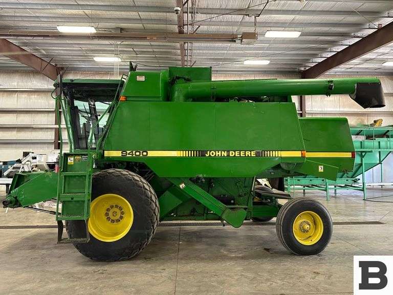 1990 John Deere 9400 Combine