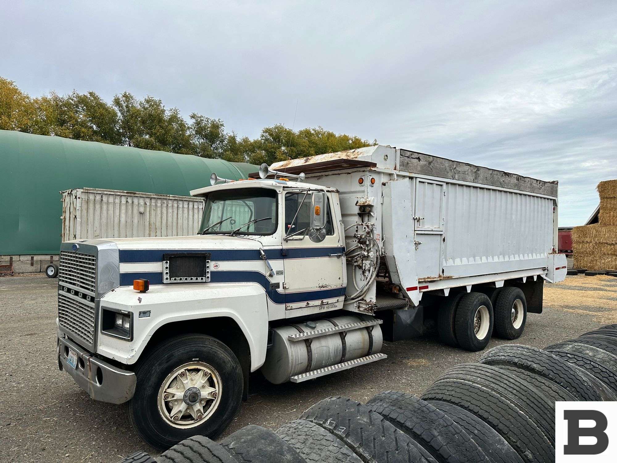 1984 Ford LTL9000 Feed Truck - Kittitas, WA - Booker Auction