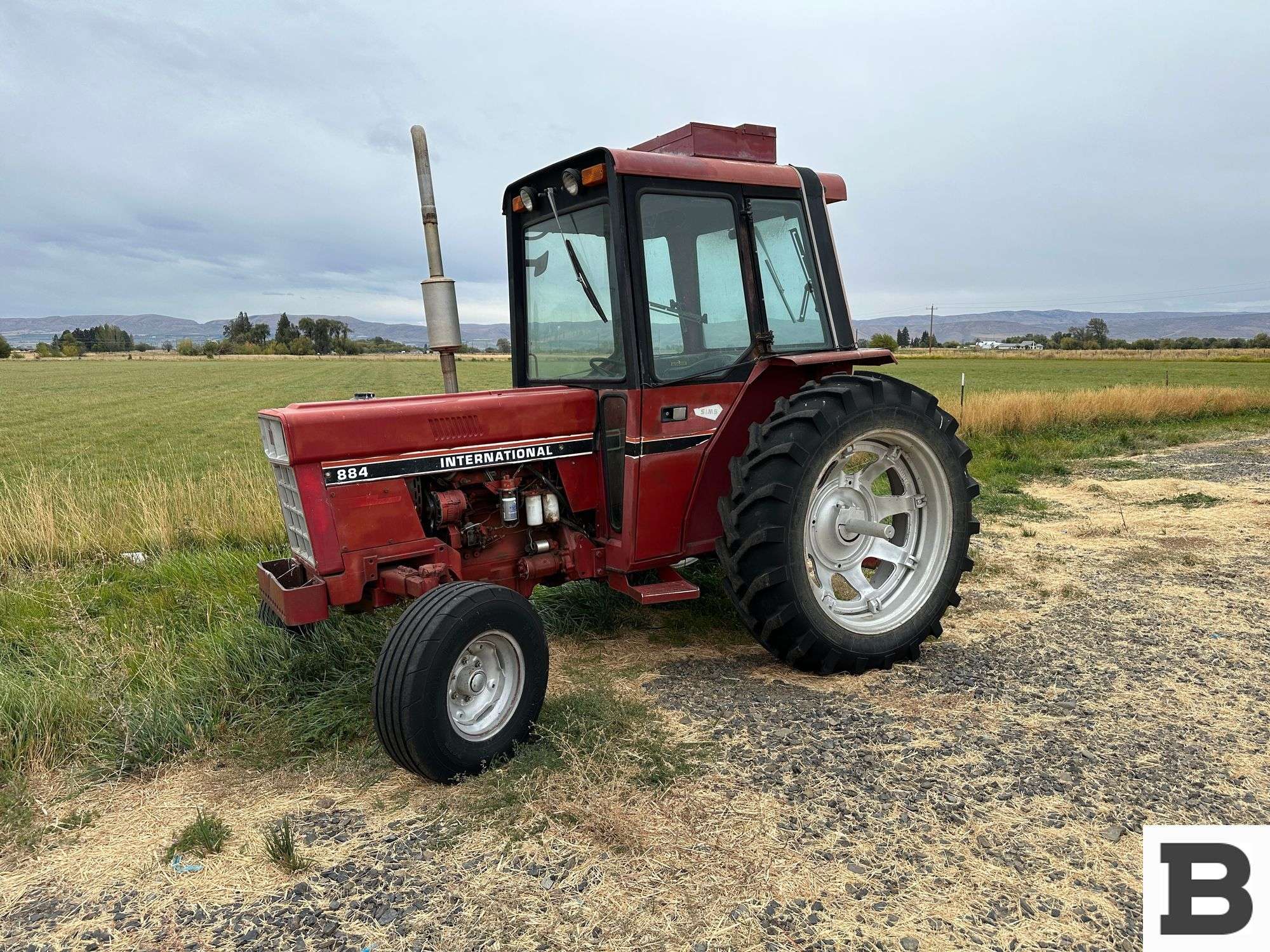 International 884 Tractor - Ellensburg, WA - Booker Auction