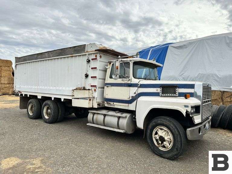1984 Ford LTL9000 Feed Truck - Kittitas, WA - Booker Auction