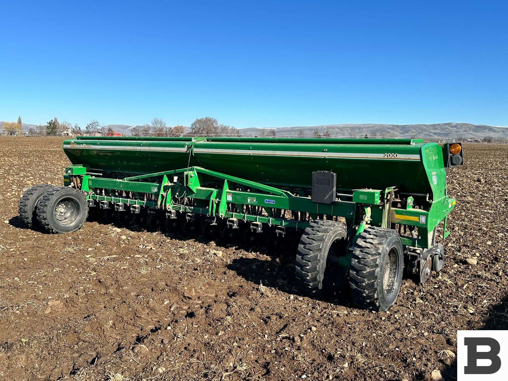 Lot 11R – Great Plains 30 ft. Folding Grain Drill 1455H | VanderBrink  Auctions, image size:2000x1500