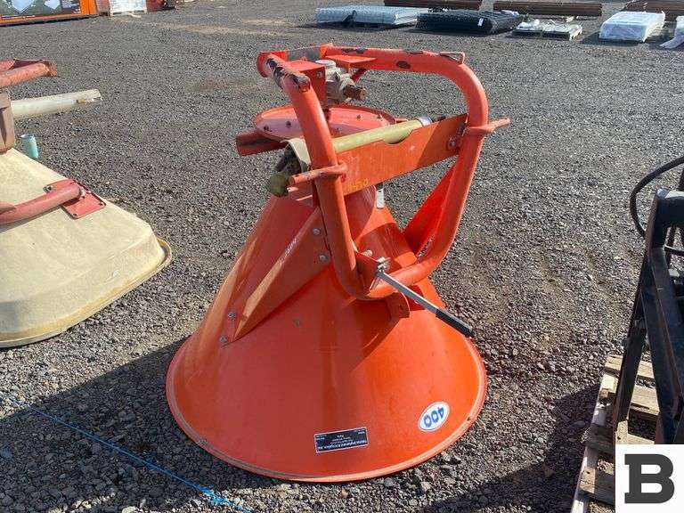 Yakima Implement 400 Fertilizer Spreader - Booker Auction Company