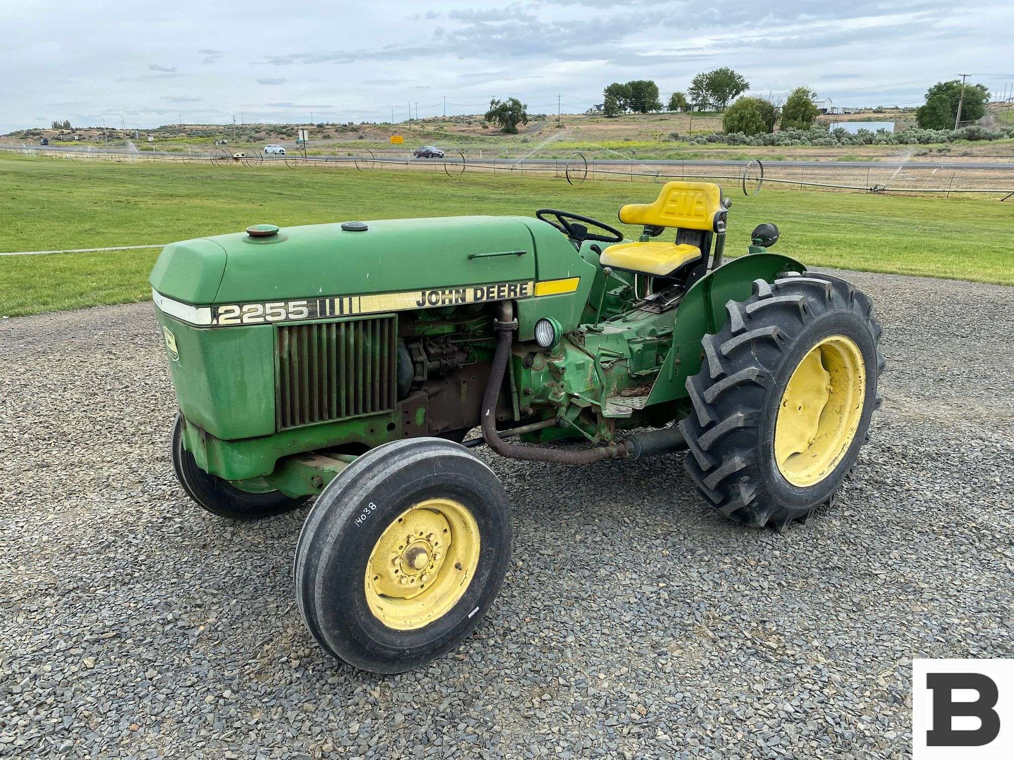 E.R☆★ John Deere 2255 Tractor - Booker Auction Company