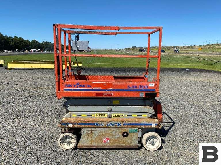 Sky Jack SJIII 3219 Scissor Lift