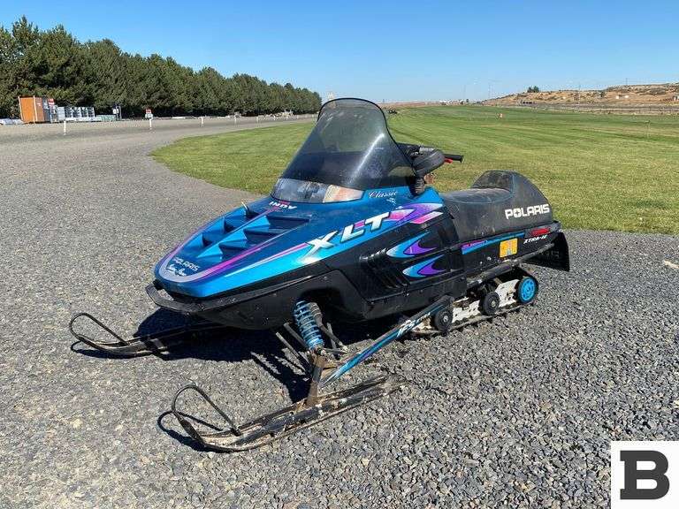 1998 Polaris Indy Trail Touring XLT Snowmobile