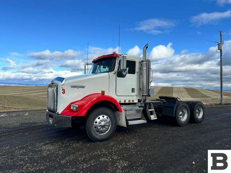 2000 Kenworth T800 Tractor Truck - Craigmont, ID