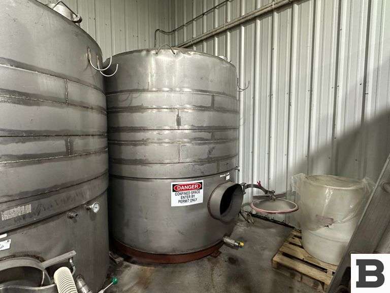1600 Gallon Wine Storage Tank