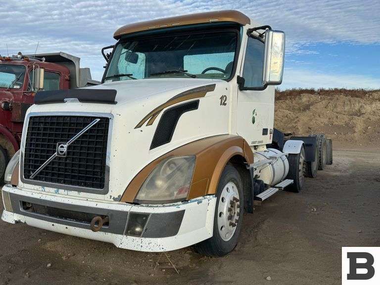 2009 Volvo Tractor Truck - Caution - Kennewick, Wa