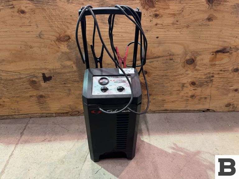 Schumacher SC1633 Wheeled Manual Battery Charger
