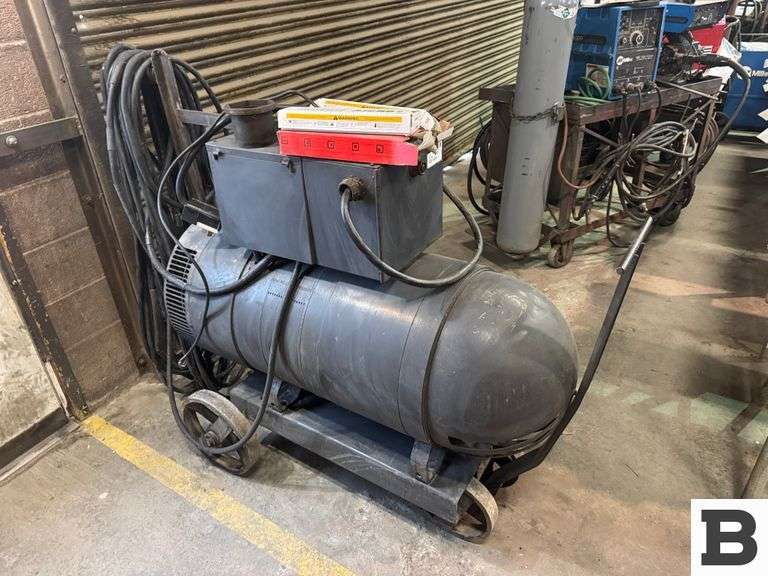 Lincoln Shield Arc SAE 300 DC Welder w/ Welding Rods
