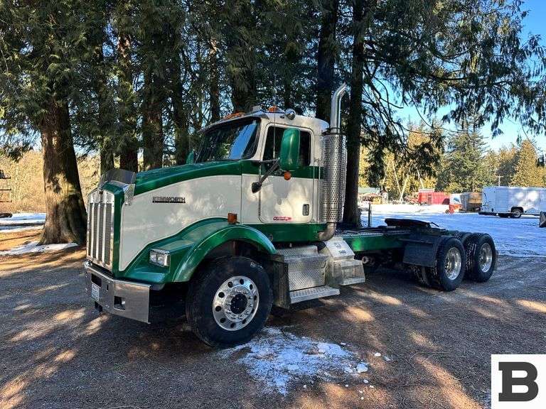 2005 Kenworth T800B Tractor Truck - Lynden, WA