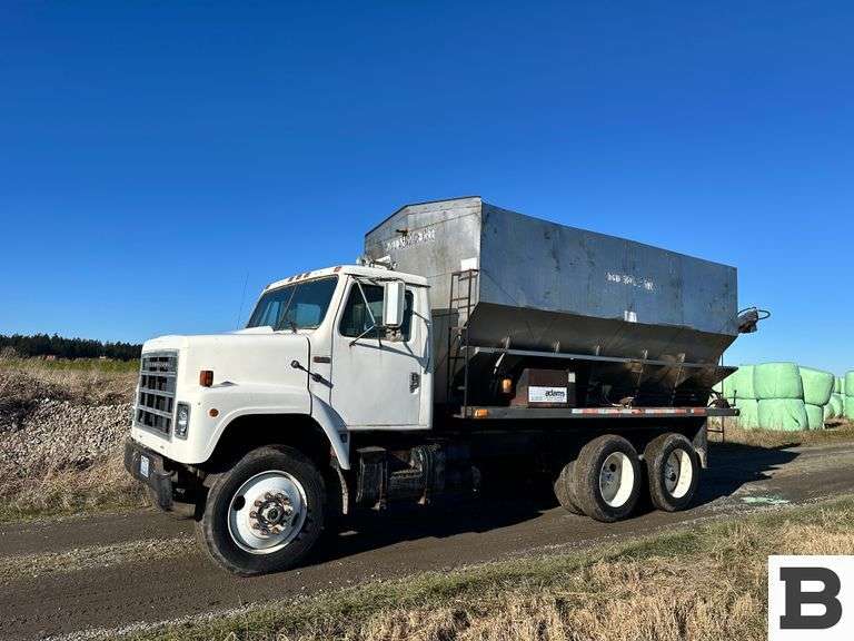 1987 International F-2275 Fertilizer Transport Truck - Oak Harbor, WA