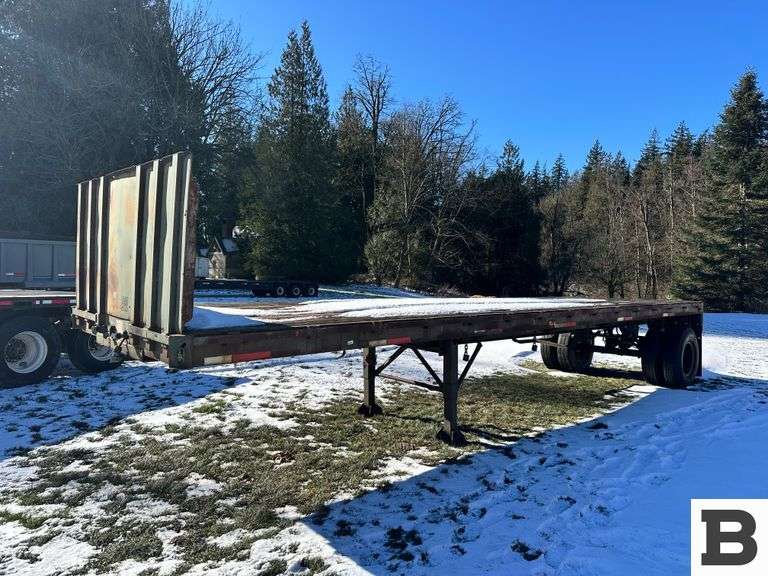 1982 Miller Flatbed Trailer - Lynden, WA
