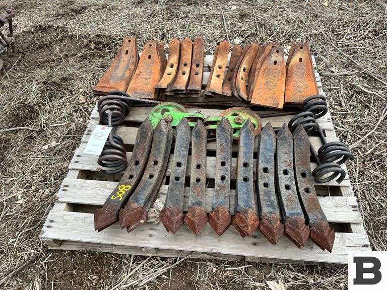 thumbnail image 2 of Lot Of 10 Chromium Carbide Weld-On Chisel Plow Points – 3 Cap 2 of 2