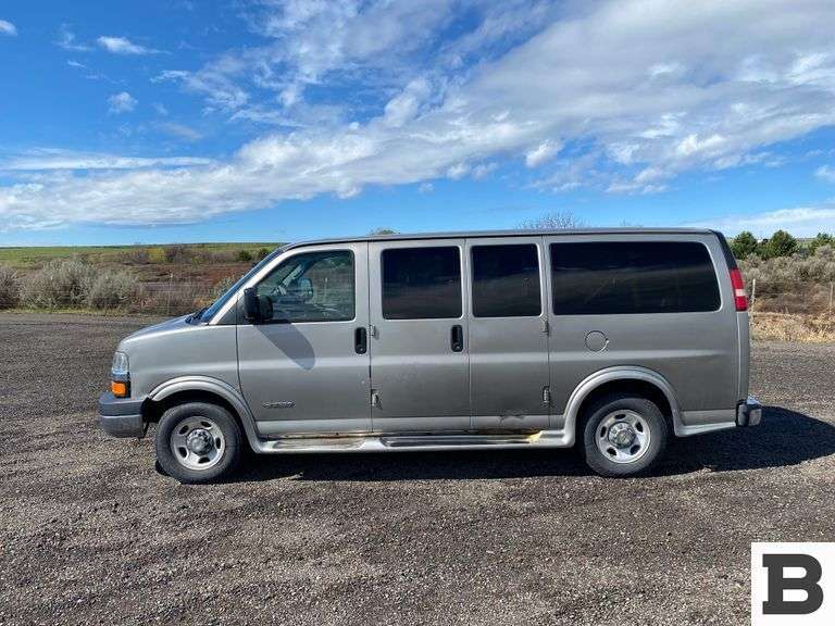 2004 Chevrolet Express 2500 Van