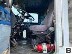1987 Peterbilt 375 Tractor Truck