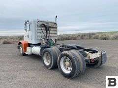 1987 Peterbilt 375 Tractor Truck