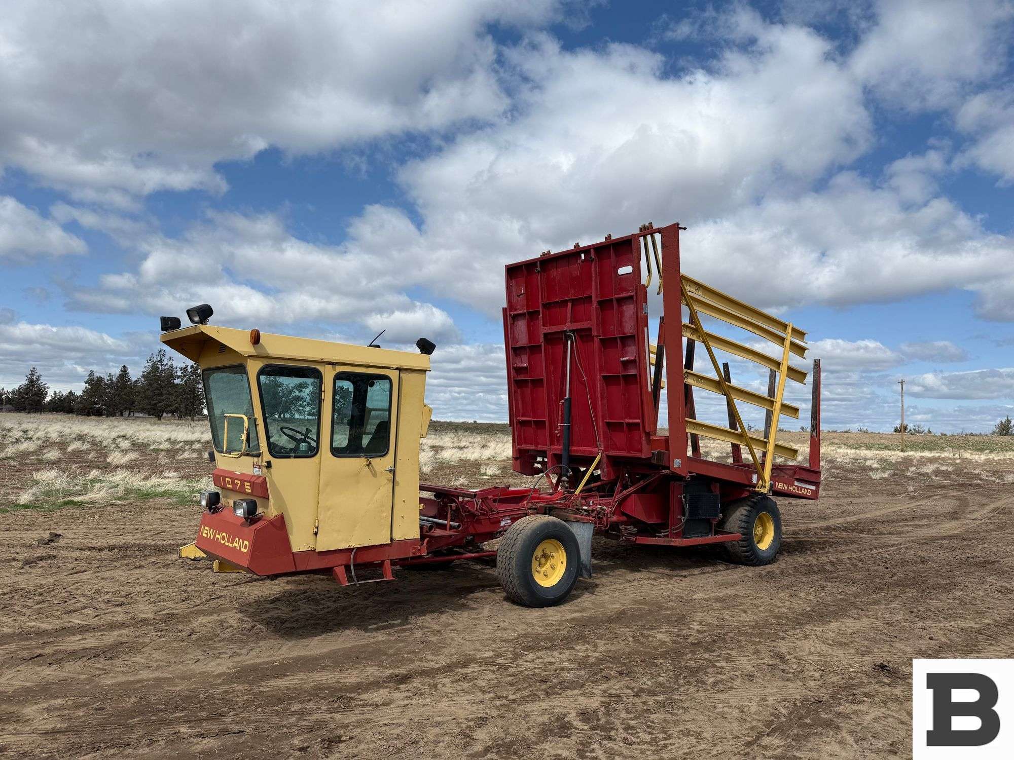 New Holland 1075 Bale Wagon- Bend, OR - Booker Auction Company, image size:2000x1500