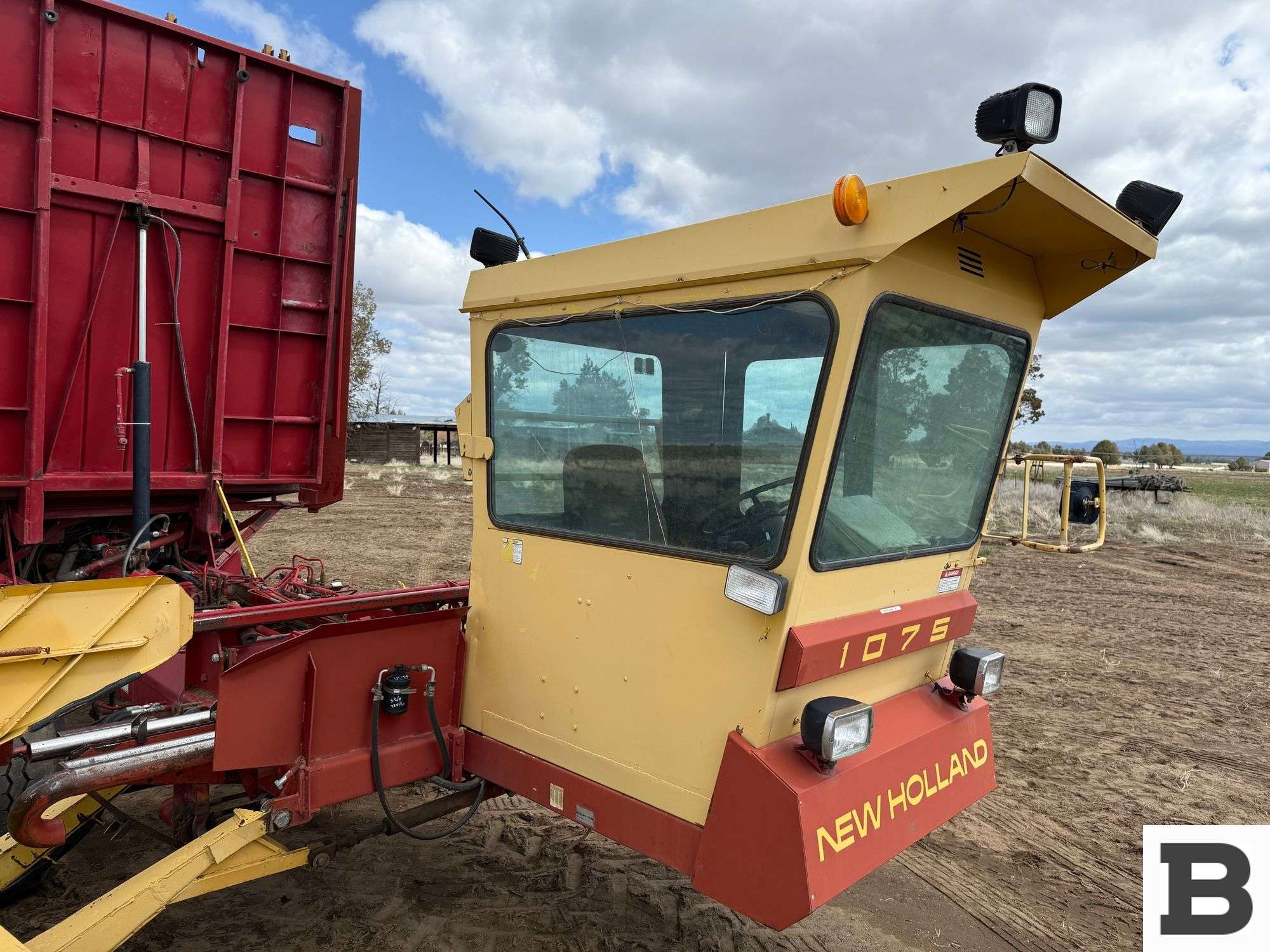 New Holland 1075 Bale Wagon- Bend, OR - Booker Auction Company, image size:2000x1500