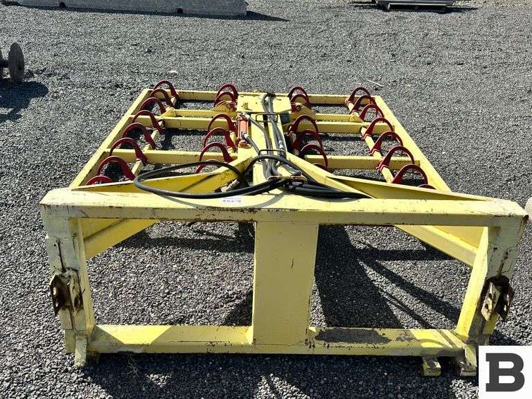 Hydraulic Hay Squeeze Attachment
