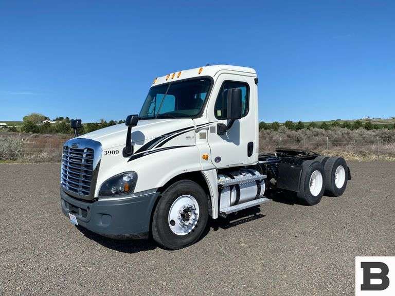 2015 Freightliner Cascadia 125 Tractor Truck
