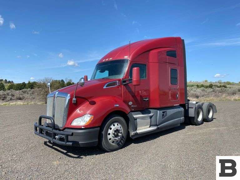 2015 Kenworth T680 Tractor Truck