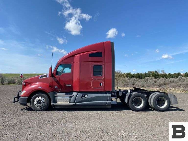 2015 Kenworth T680 Tractor Truck