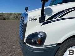 2015 Freightliner Cascadia 125 Tractor Truck
